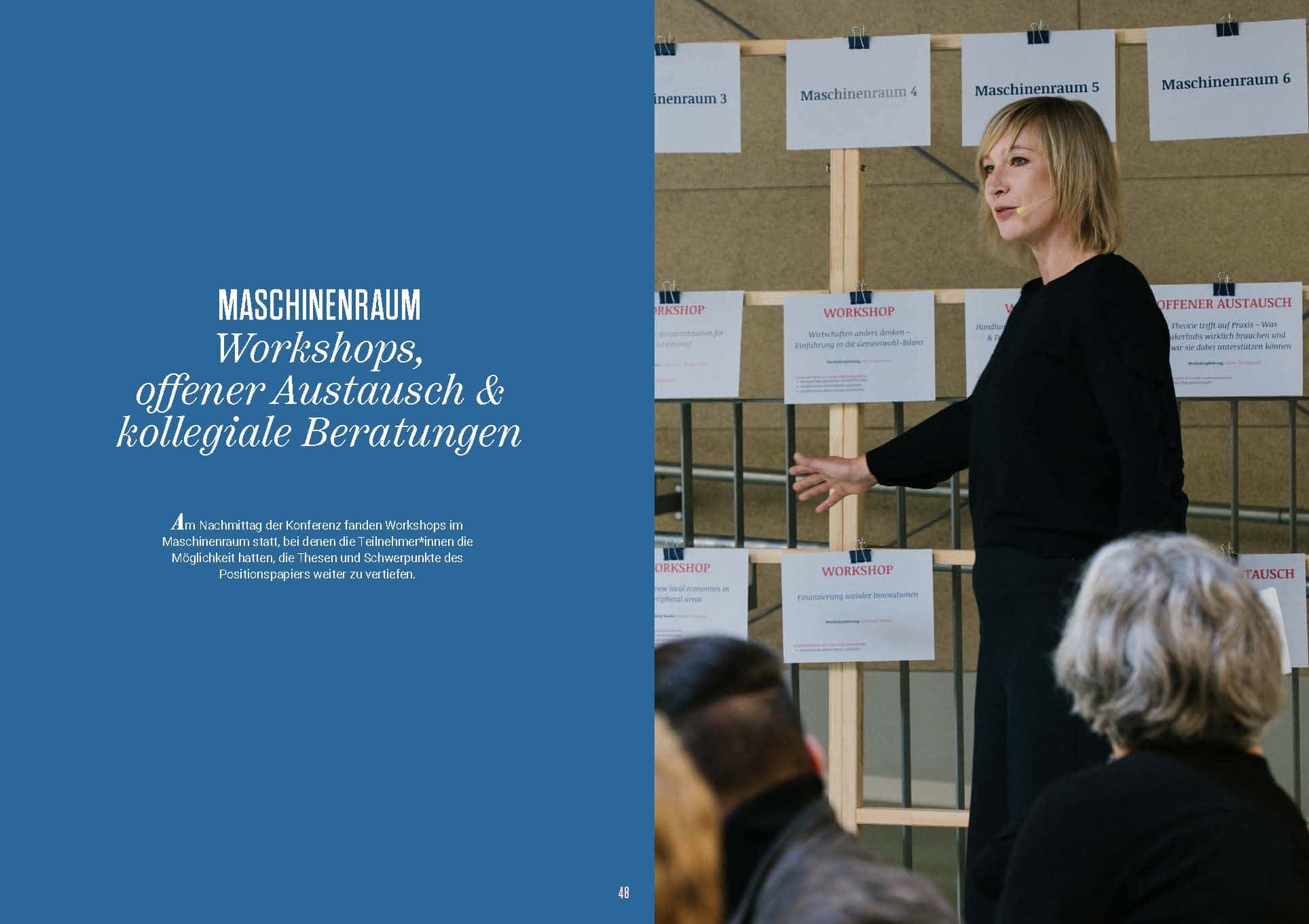 Frau hält Präsentation bei Maschinenraum-Workshop vor Publikum.