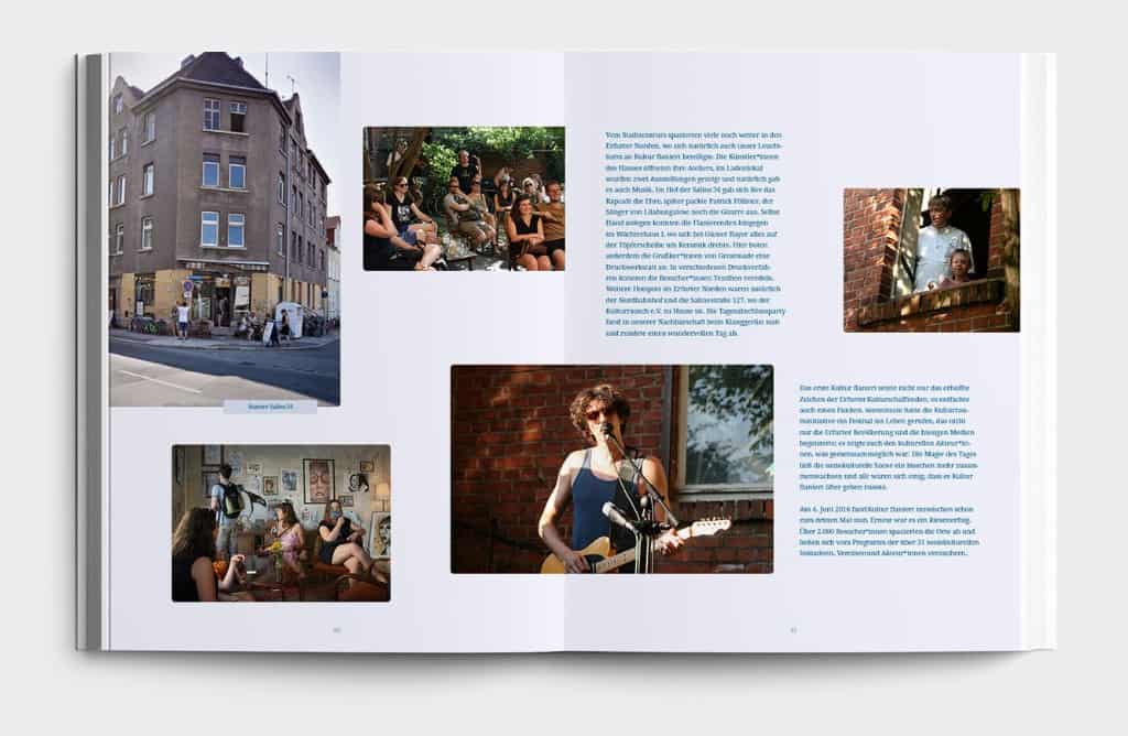 Historisches Gebäude an einer Straßenecke mit Passanten und Geschäften.